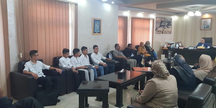 بلدية حلحول تلتقي وفداً من التربية ومدرسة القسطل ضمن مشروع مبادرة نادي النزاهة