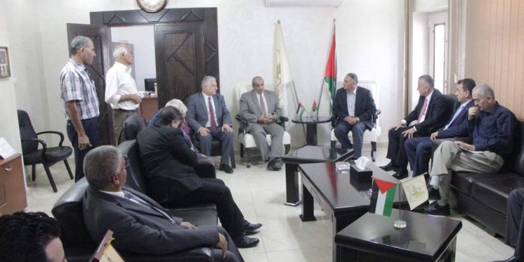 بلدية حلحول تستقبل كلا من معالي وزير الاشغال العامة والاسكان معالي وزير الريادة والتمكين