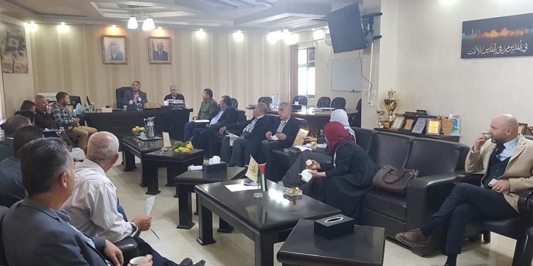 بلدية حلحول تستقبل وفدا” من صحة شمال الخليل