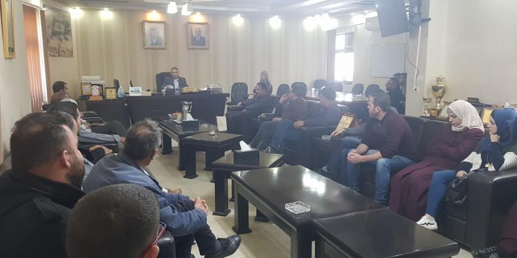 بلدية حلحول تعقد اجتماعاً مع موظفيها