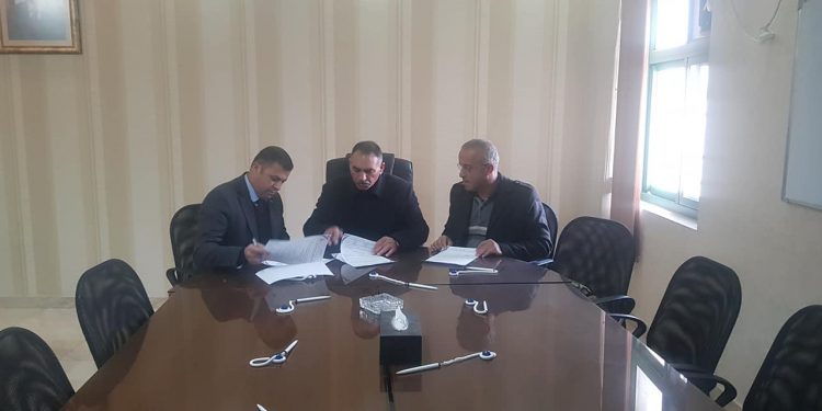 بلدية حلحول توقع اتفاقية مع شركة والأهلية للتأمين