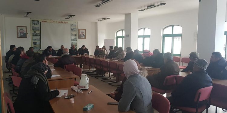 بلدية حلحول تعقد ورشة عمل حول تقييم الاثار الاجتماعية والبيئية لمشاريع طرق داخلية