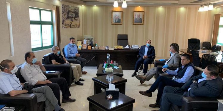 بلدية حلحول تستقبل وفداً من غرفة تجارة وصناعة وزراعة الخليل