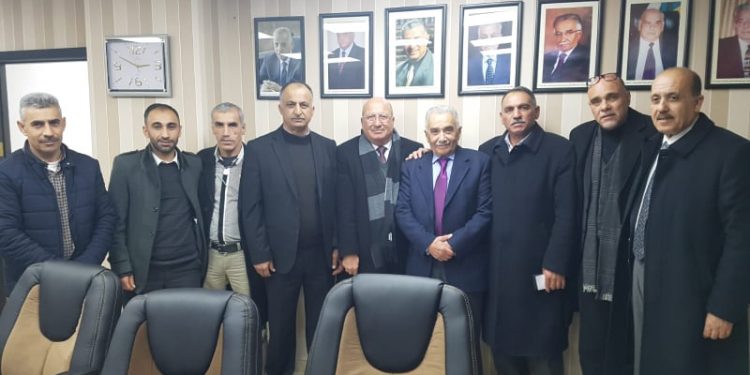 بلدية حلحول وبلديات شمال الخليل يلتقون المستشار عيسى ابو شرار
