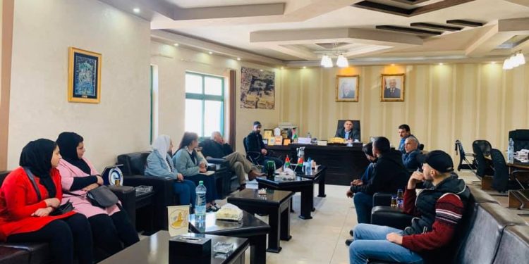 بلدية حلحول تعقد اجتماعاً مجلس محلي شبابي حلحول.