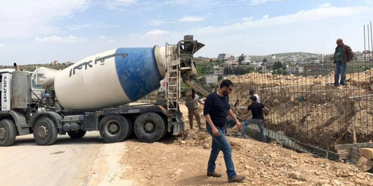 بلدية حلحول تباشر في بناء سور مستشفى الهلال الأحمر الفلسطيني / مرعيا ( مستشفى كورونا )