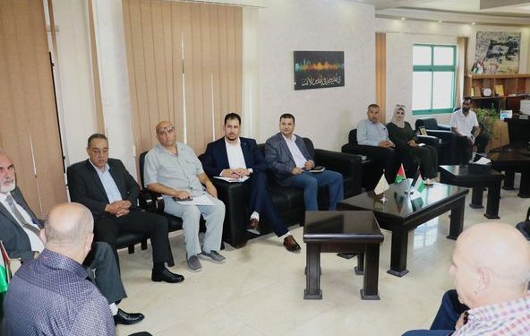 بلدية حلحول تستقبل معالي وزير الزراعة البروفسور رزق سليمية.