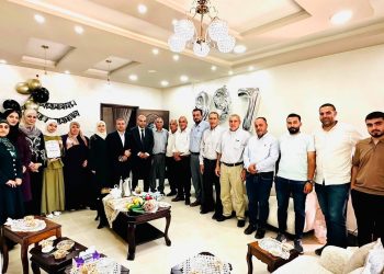 بلدية حلحول تكرم الطالبة المتفوقة سندس محمد عقل الأولى على مستوى الوطن في الثانوية العامة