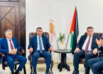 بلدية حلحول تستقبل وزير النقل والمواصلات لبحث تطوير خدمات النقل وترخيص الجرارات الزراعية
