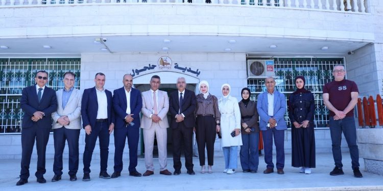 بلدية حلحول وجامعة بوليتكنك فلسطين تبحثان تعزيز التعاون المشترك تمهيداً لتوقيع اتفاقية تعاون