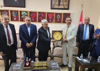 وفد بلدية حلحول يلتقي دولة رئيس الوزراء الأردني الأسبق الدكتور عبدالله النسور￼